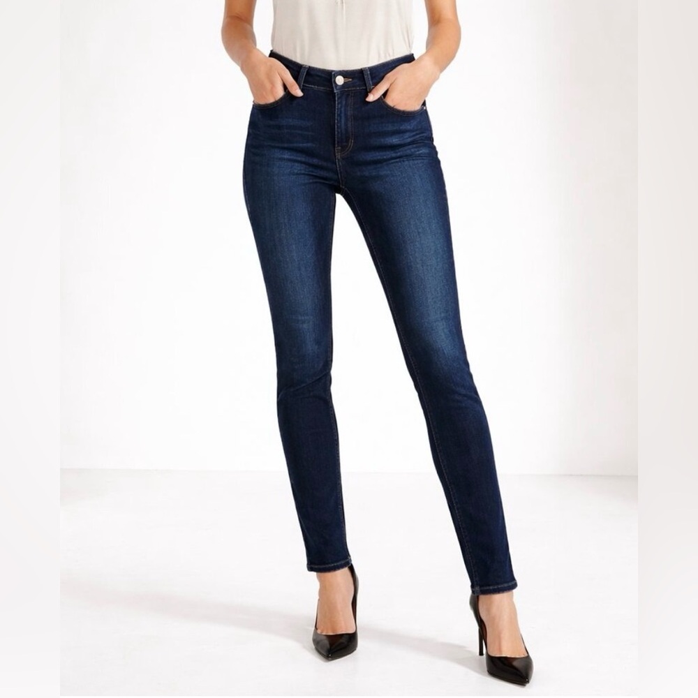 NWT Tahari Chloe Night Sky Wash Skinny Jeans